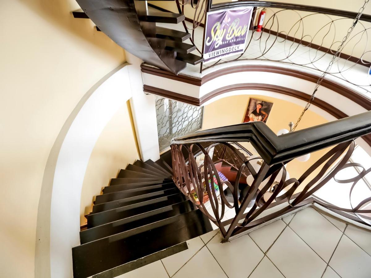 Oyo 759 Royal South Garden Suites Tagaytay City Exterior photo